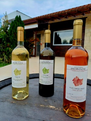 Onion-skin ros&eacute; wine by G. Theophanous Winery